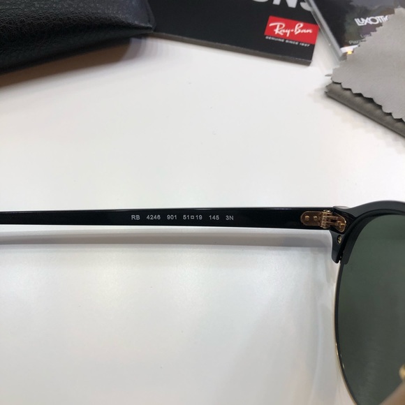 Ray Ban Clubmaster - Picture 2 of 4